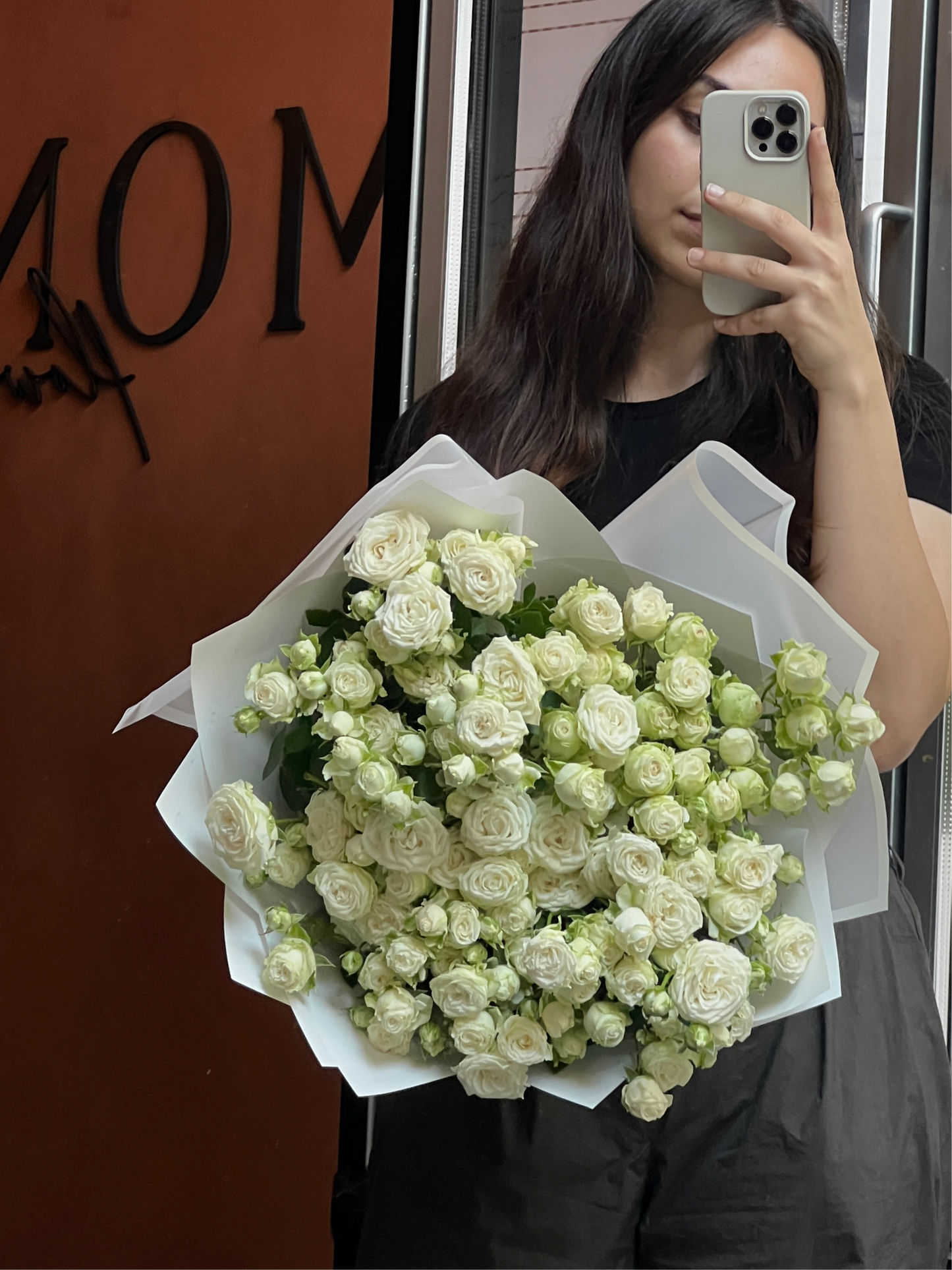 Bouquet of white spray roses (M)